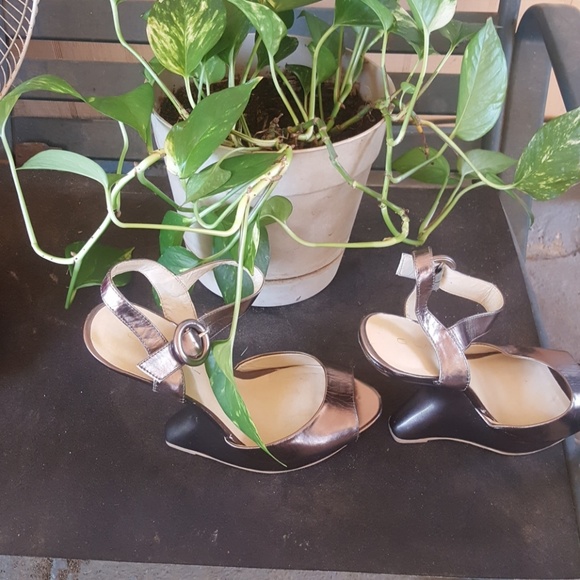 Unique Heels - Picture 2 of 3